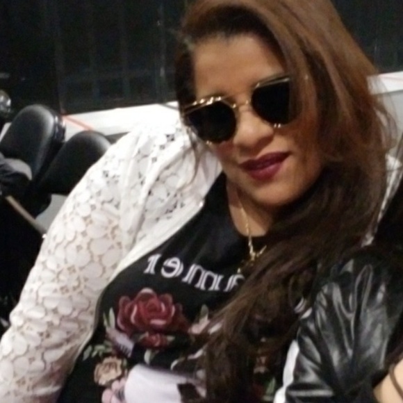 Meet your Posher, Elizabeth - Picture 1 of 1